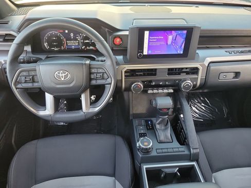 Used 2025 Toyota Tacoma TRD Sport AWD/4WD image 4