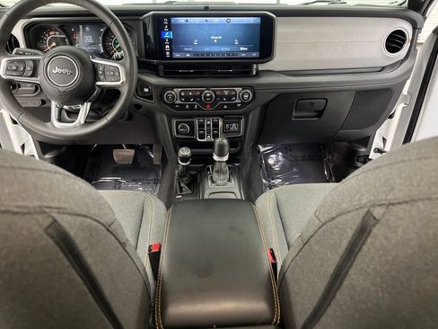 Used 2025 Jeep Wrangler Unlimited Sahara AWD/4WD image 37