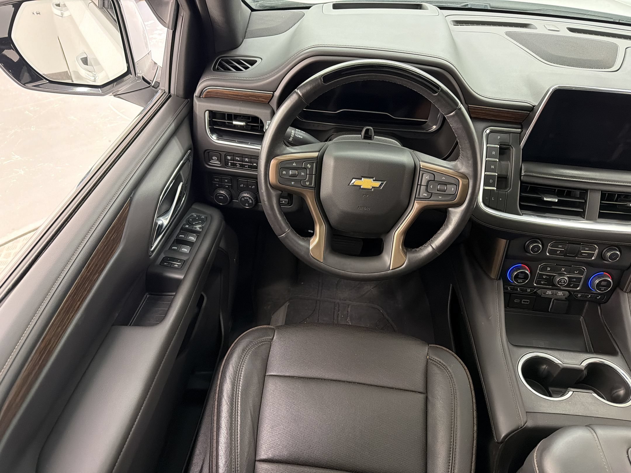 Used 2023 Chevrolet Tahoe High Country w/ Advanced Technology Package AWD/4WD image 32