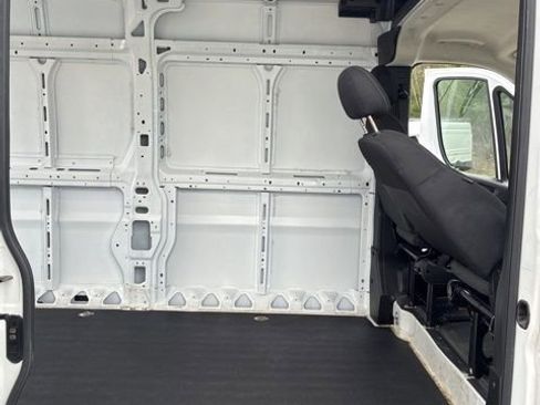 Used 2025 RAM ProMaster 2500 w/ Convenience Group image 19