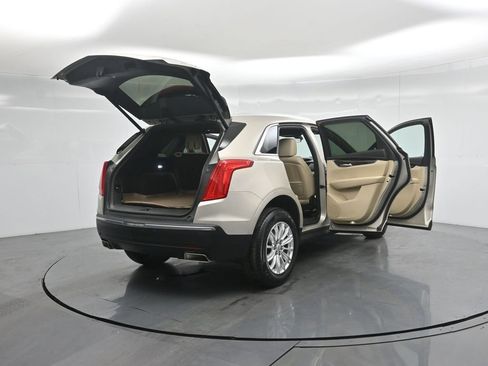 Used 2017 Cadillac XT5 FWD image 6