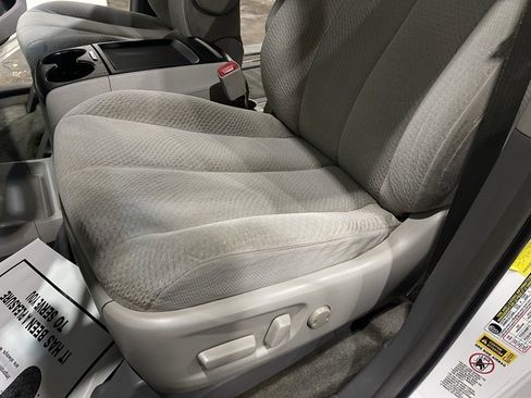 Used 2011 Toyota Sienna LE image 21