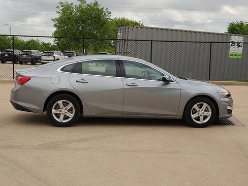 Used 2025 Chevrolet Malibu LS FWD image 4