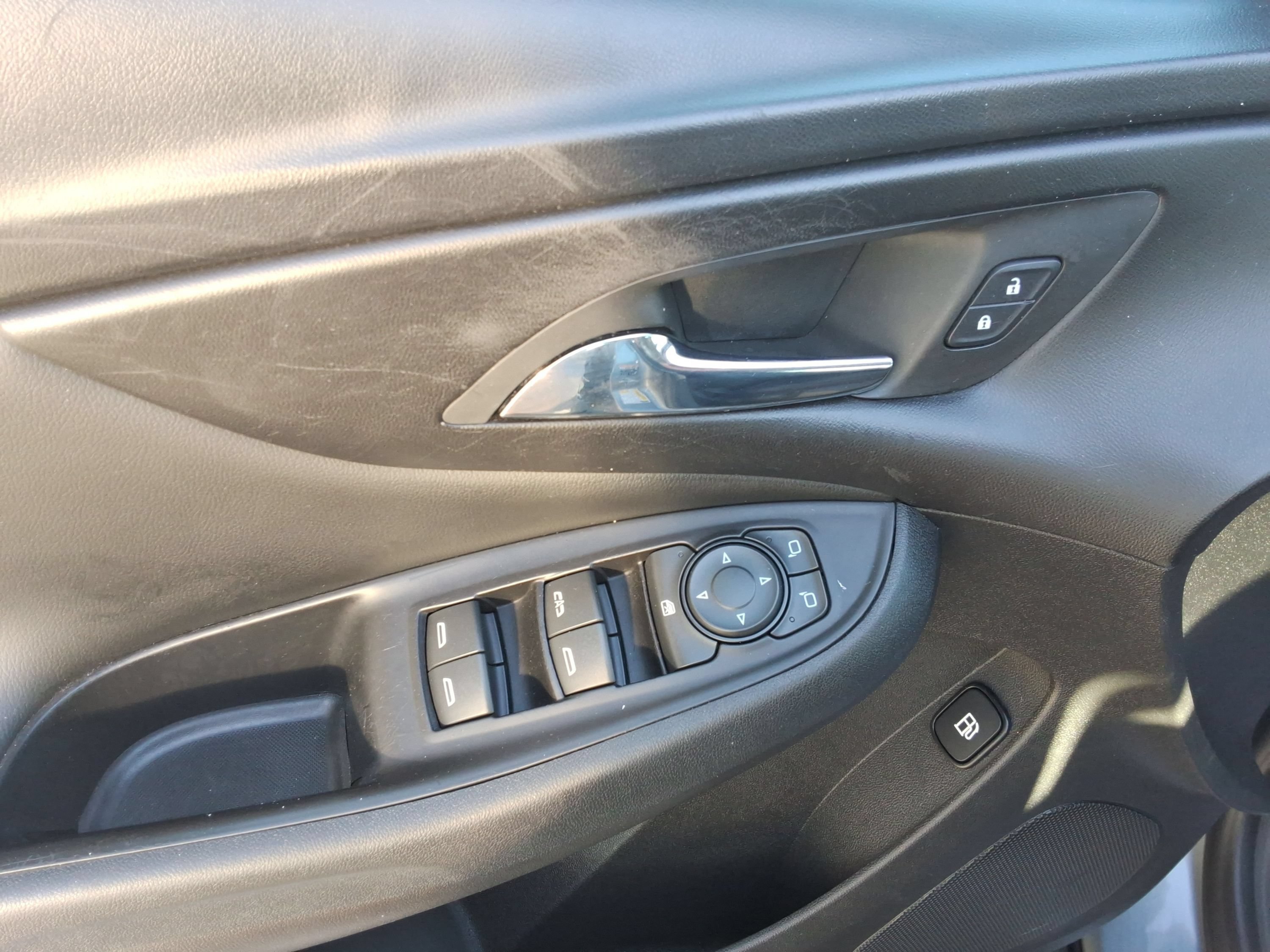 Used 2018 Chevrolet Volt LT FWD image 33