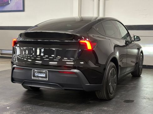 Used 2026 Tesla Model Y AWD image 11