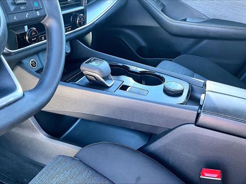 Used 2023 Nissan Rogue SV image 16