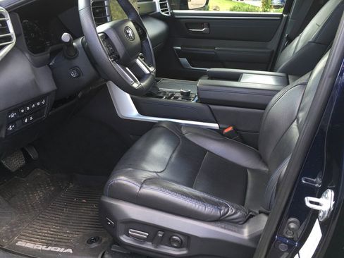 Used 2024 Toyota Sequoia Platinum AWD/4WD image 4
