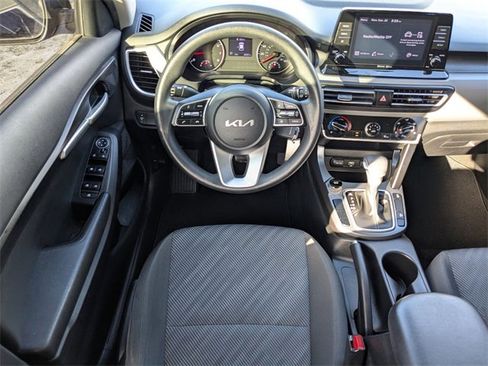 Used 2023 Kia Seltos LX image 16