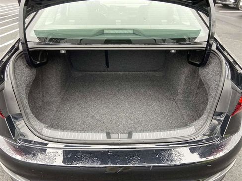 Used 2025 Volkswagen Jetta SE image 11