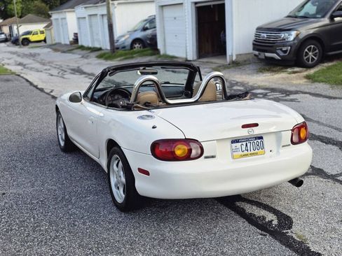 Used 1999 MAZDA MX-5 Miata RWD image 6