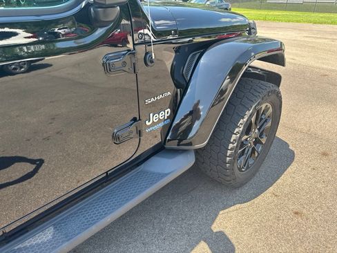 Used 2021 Jeep Wrangler Unlimited Sahara w/ Cold Weather Group AWD/4WD image 5