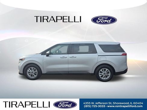 Used 2023 Kia Carnival LX FWD image 4