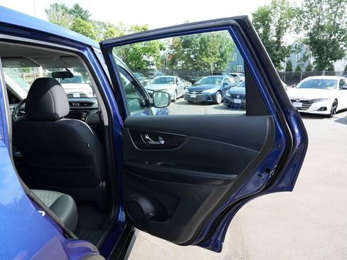Used 2018 Nissan Rogue S AWD/4WD image 30