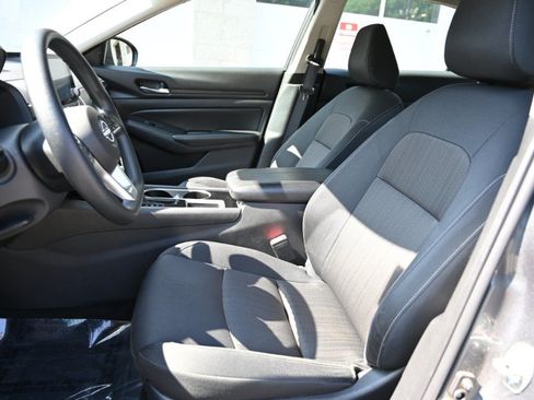 Used 2024 Nissan Altima 2.5 SV FWD image 13