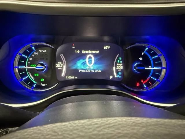 Used 2022 Chrysler Pacifica Touring-L FWD image 6