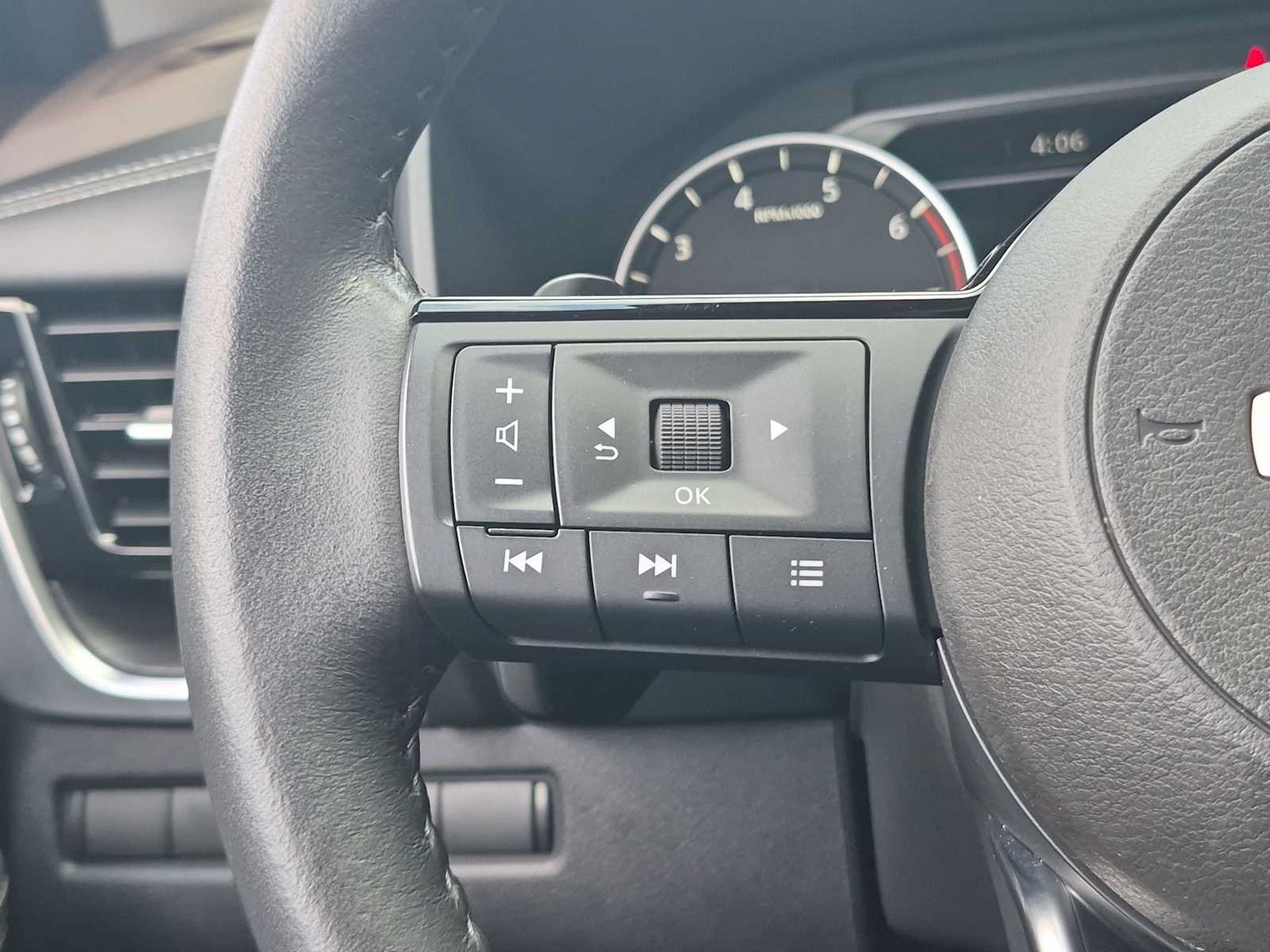 Used 2021 Nissan Rogue SL w/ Premium Package FWD image 24