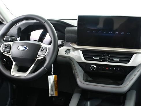 New 2026 Ford Explorer Active w/ Active Comfort Package AWD/4WD image 8