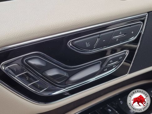 Used 2019 Lincoln Navigator Select RWD image 29
