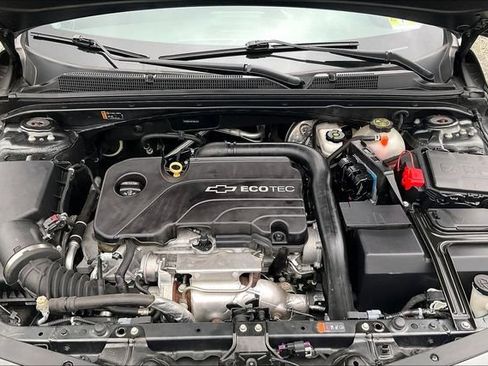 Used 2017 Chevrolet Malibu LT FWD image 10
