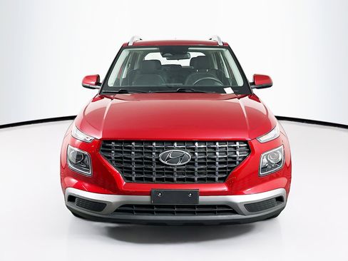 Used 2025 Hyundai Venue SEL FWD image 2