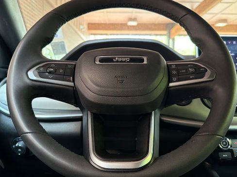 Used 2025 Jeep Compass Limited AWD/4WD image 31