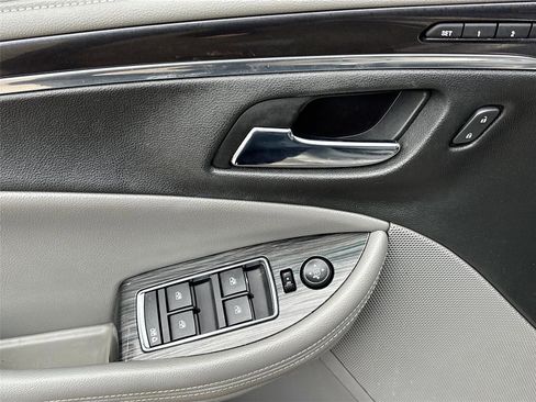 Used 2018 Chevrolet Impala Premier w/ Premier Confidence Package image 18