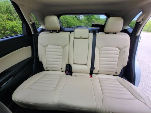 Used 2016 Ford Edge SEL w/ Equipment Group 201A AWD/4WD image 12