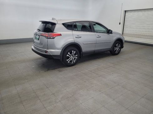 Used 2018 Toyota RAV4 LE w/ Carpet Mat Package AWD/4WD image 10