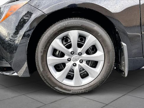 Used 2025 Toyota Corolla LE image 9