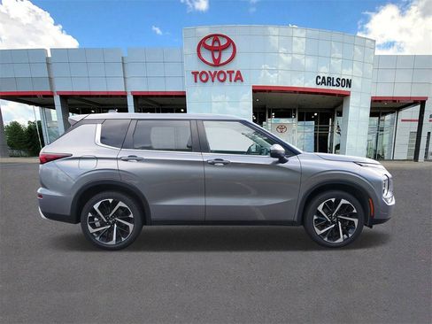 Used 2023 Mitsubishi Outlander SE image 5