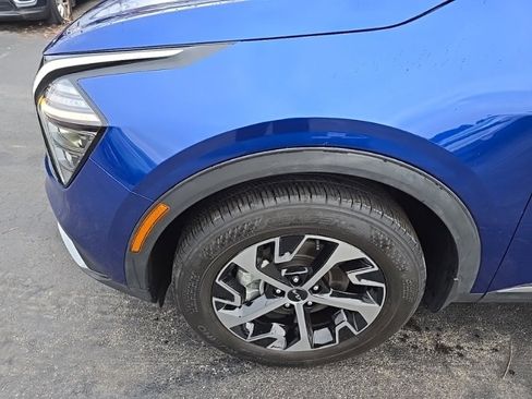 Certified 2025 Kia Sportage EX image 9