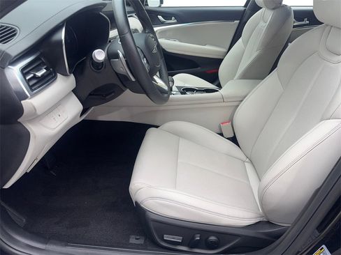 Used 2025 Genesis G70 2.5T image 26