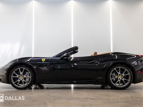 Used 2011 Ferrari California RWD image 1