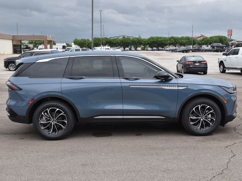 New 2026 Lincoln Nautilus Premier image 34