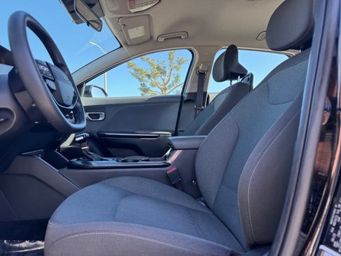 Used 2025 Kia K4 LXS image 16