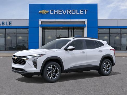 New 2026 Chevrolet Trax LT w/ LT Convenience Package FWD image 2
