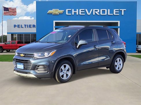 Certified 2022 Chevrolet Trax LT w/ LT Convenience Package image 3