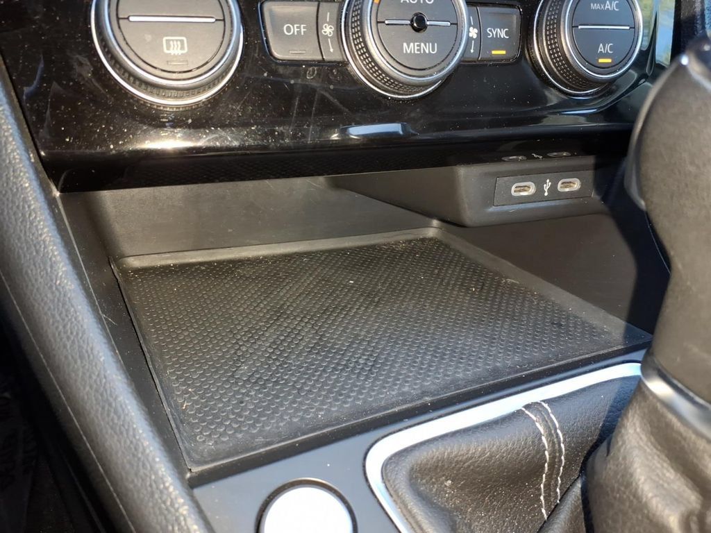 Used 2024 Volkswagen Jetta SE FWD image 15