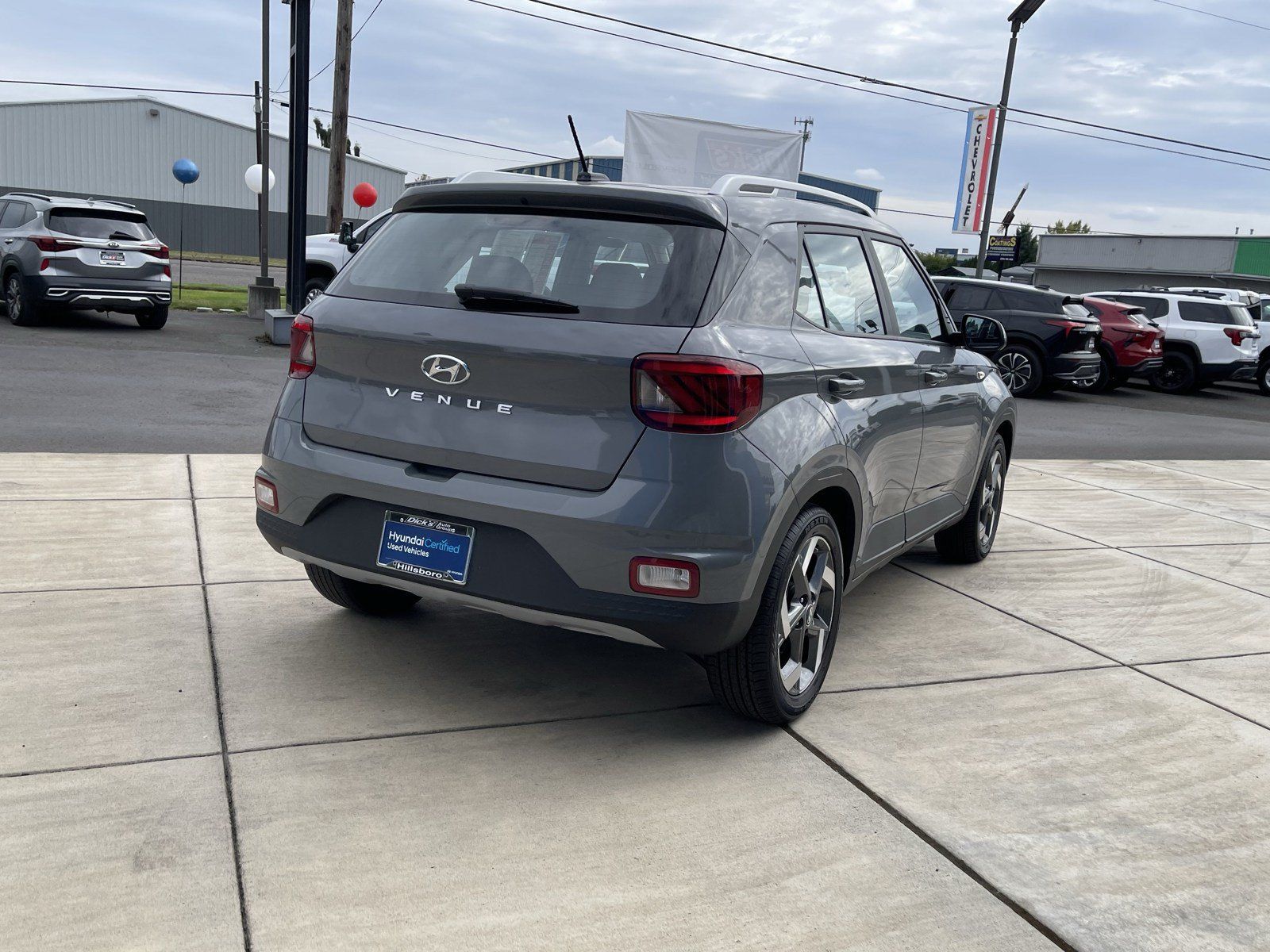 Used 2023 Hyundai Venue SEL FWD image 5