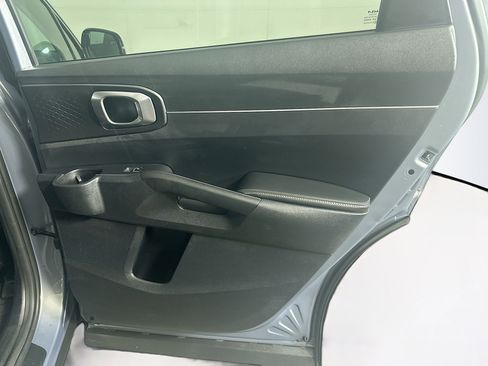 Used 2024 Kia Sorento S image 32