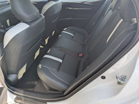 Used 2025 Toyota Camry SE image 17