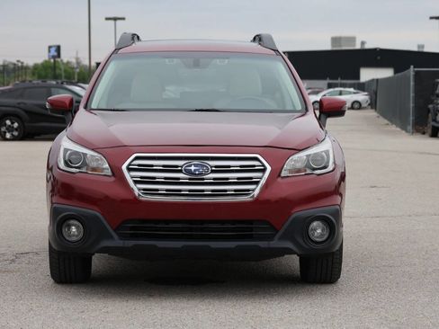 Used 2017 Subaru Outback 2.5i Premium AWD/4WD image 2