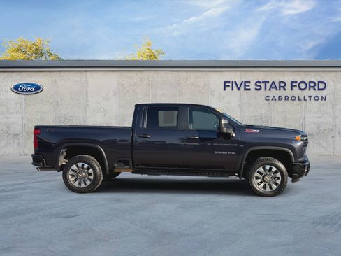 Used 2024 Chevrolet Silverado 2500 Custom w/ Custom Value Package AWD/4WD image 9