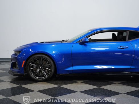 Used 2018 Chevrolet Camaro ZL1 RWD image 23