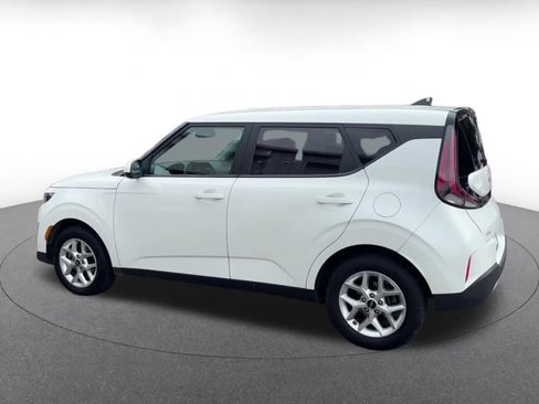 Used 2025 Kia Soul LX w/ LX Technology Package FWD image 9