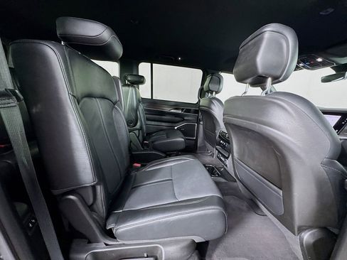 Used 2024 Jeep Wagoneer Series III image 30