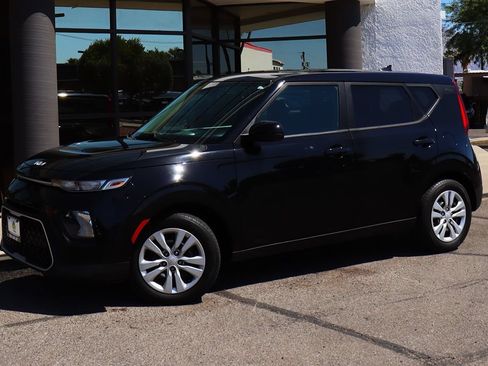 Used 2022 Kia Soul LX FWD image 3