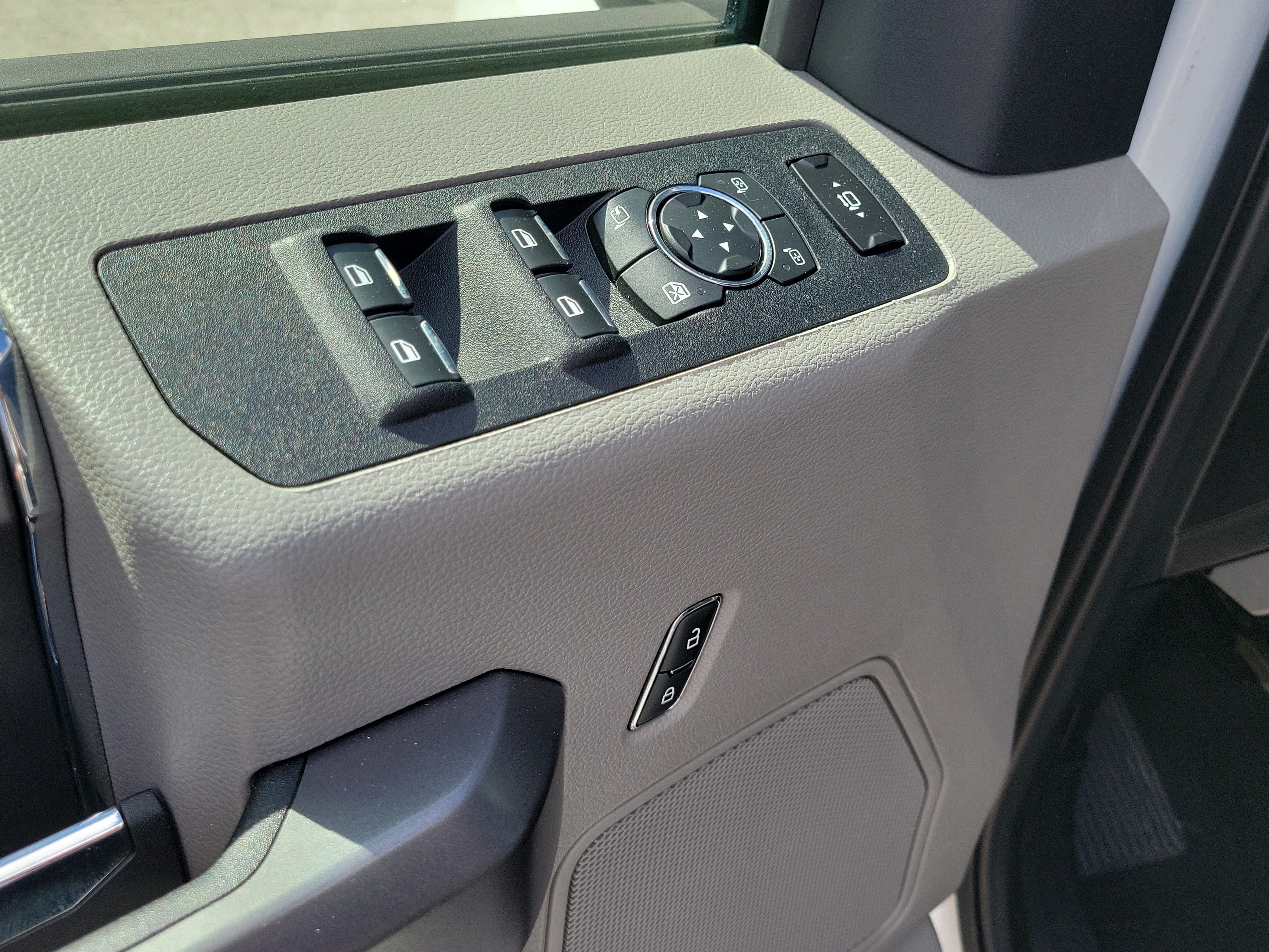 Used 2019 Ford F250 XLT w/ XLT Premium Package AWD/4WD image 18