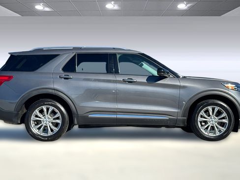 Used 2023 Ford Explorer Limited image 2