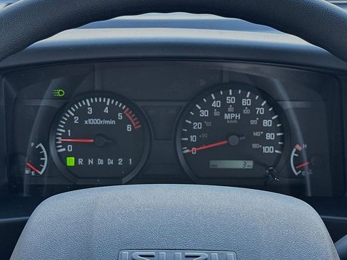 Used 2024 Isuzu NPR RWD image 17